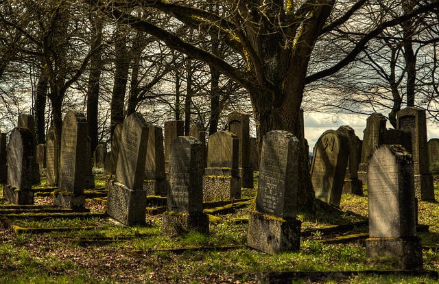 jewish-cemetery-1097409_640